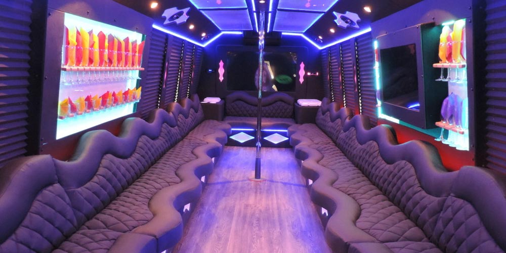 Global Customs Freightliner Bus Gallery4