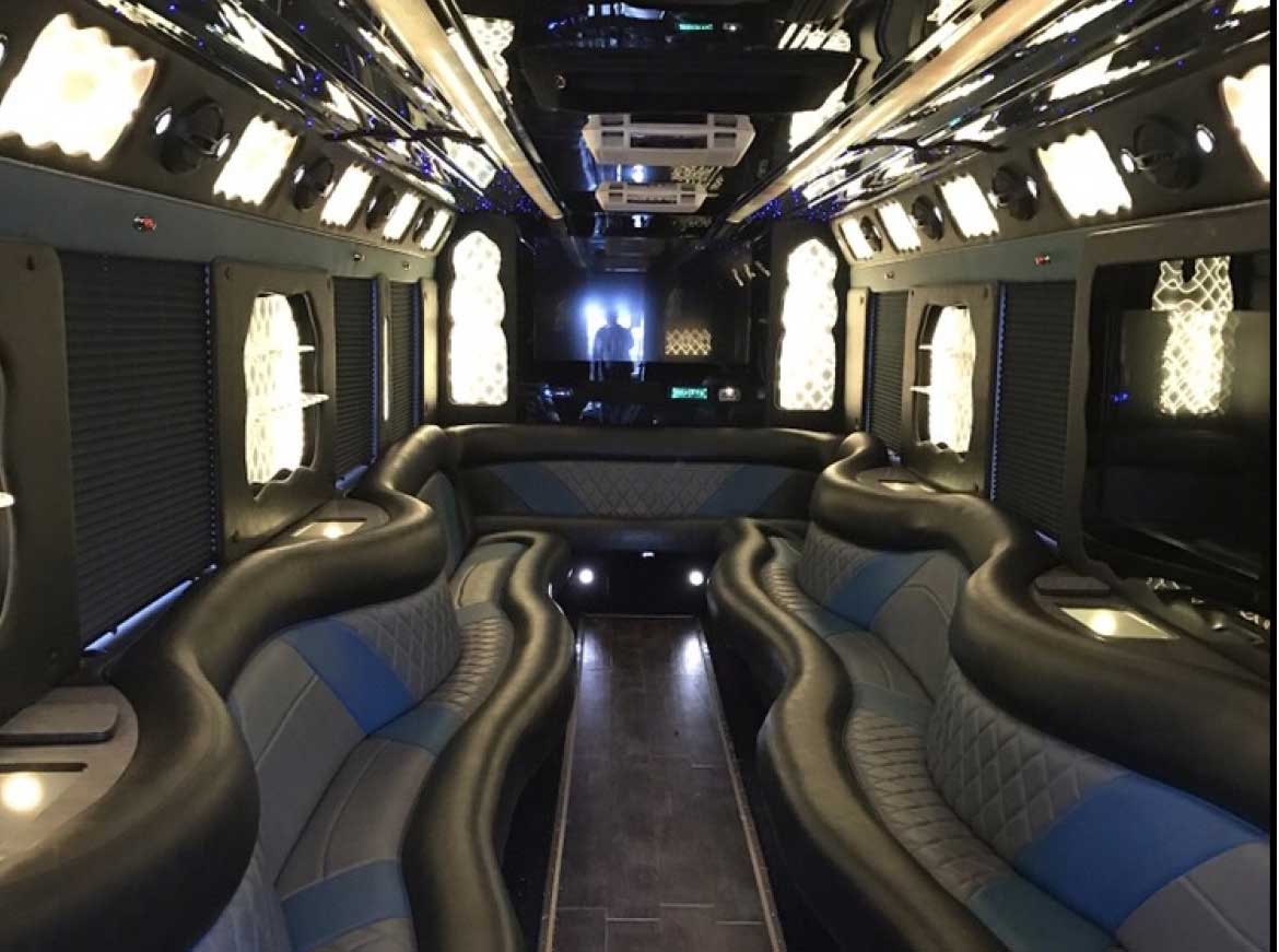 2012 Freightliner Workhorse Limo Bus