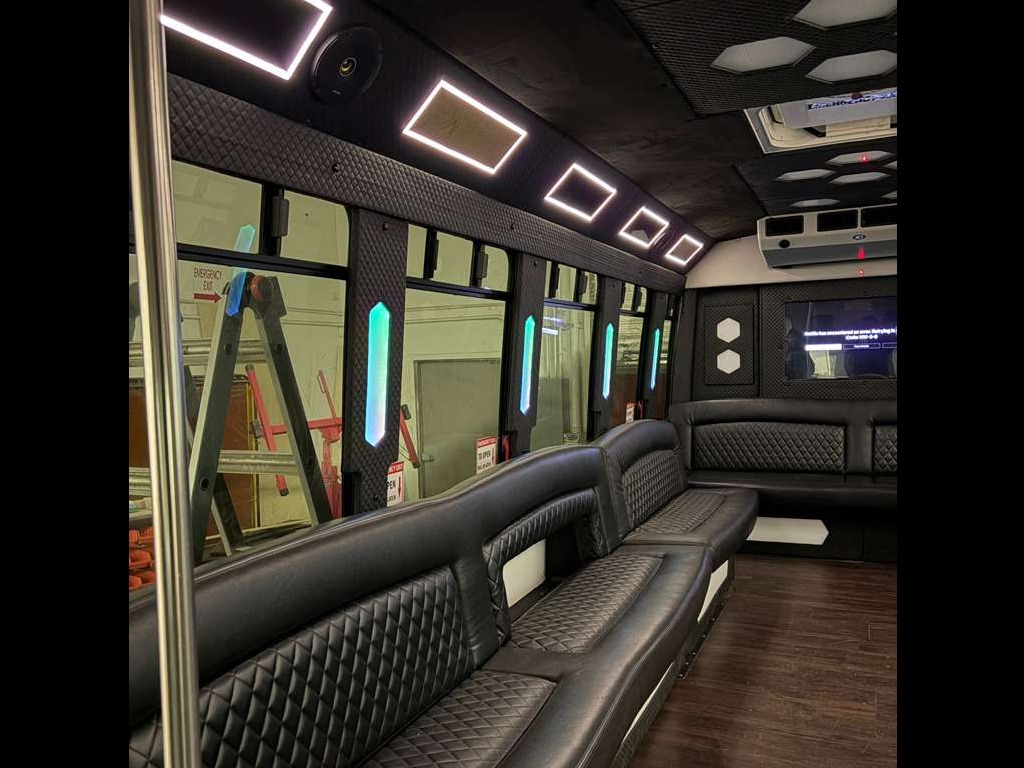 2013 E-450 24 Person Limo Bus