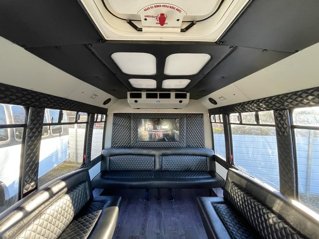 2013 Ford E450 20-person party bus