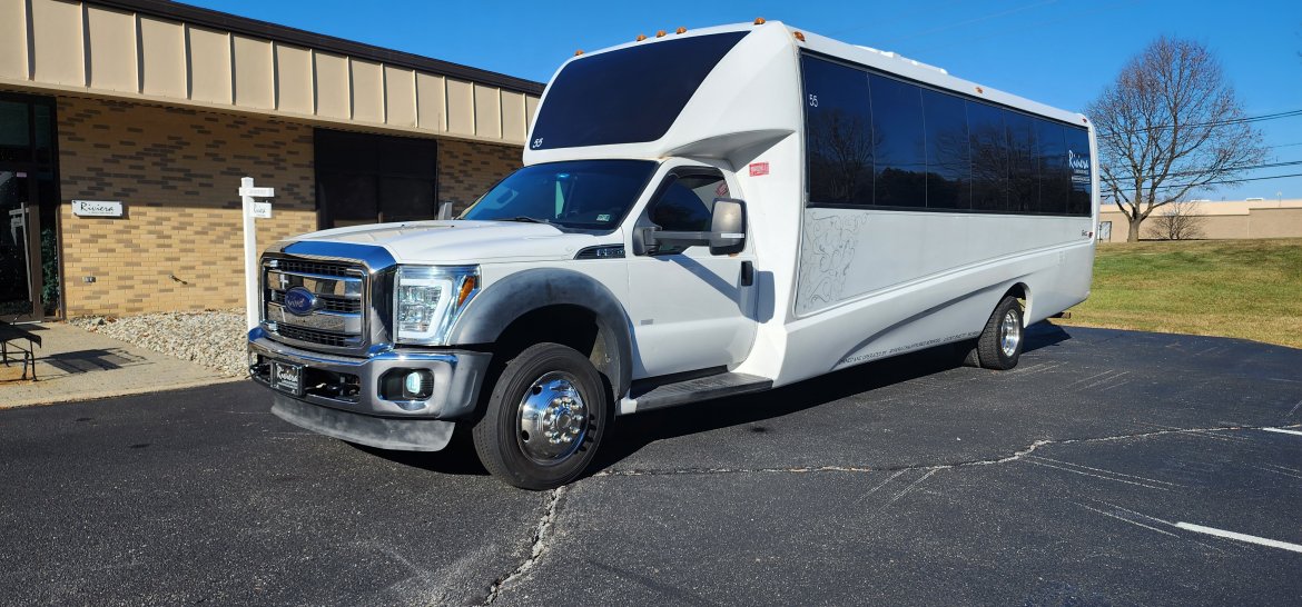 2013 Ford F550 Shuttle Bus