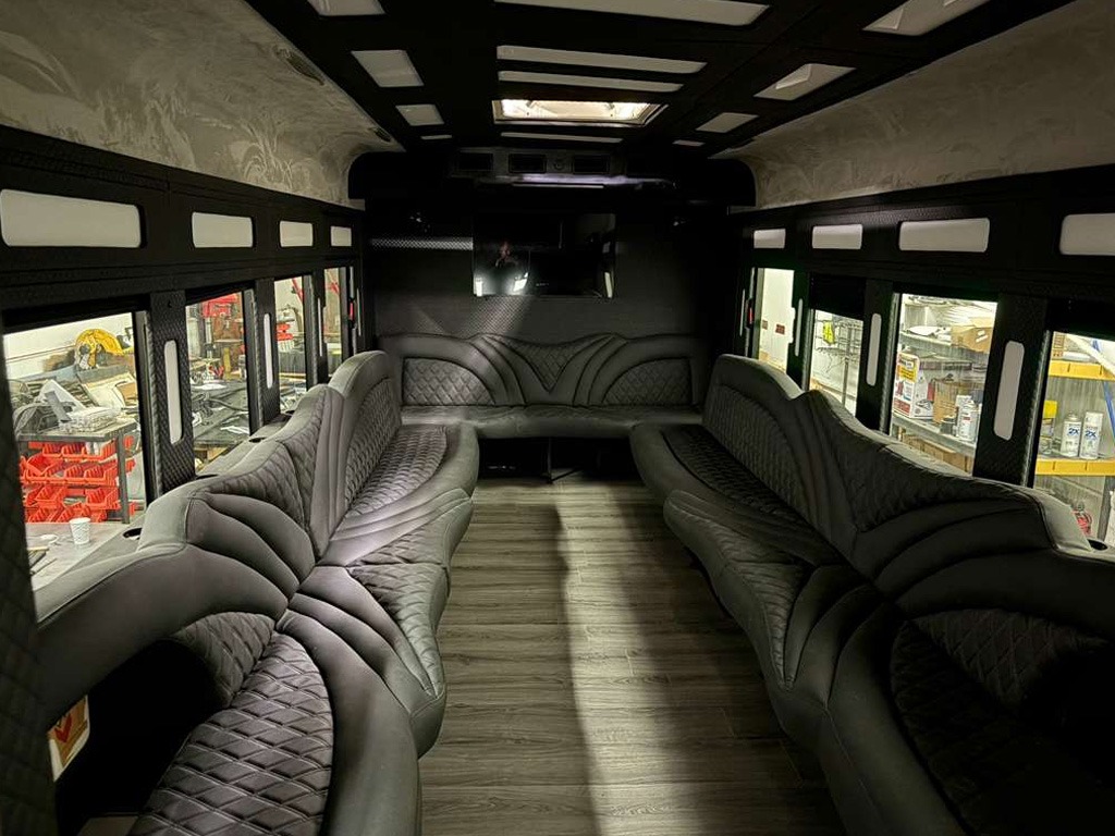 2015 E-450 30 Person Limo Bus