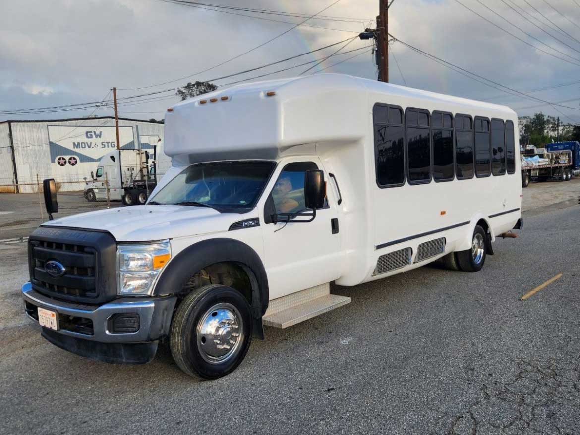 2015 Ford F550 Limo Bus