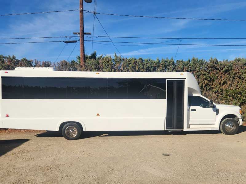 2017 Ford F550 Limo Bus