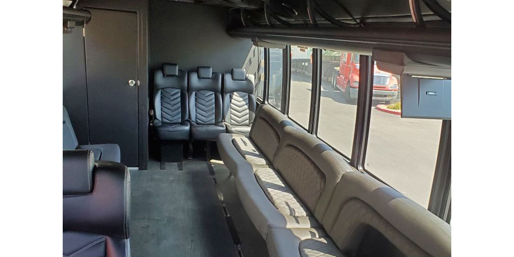 Global Customs Freightliner Bus Gallery8