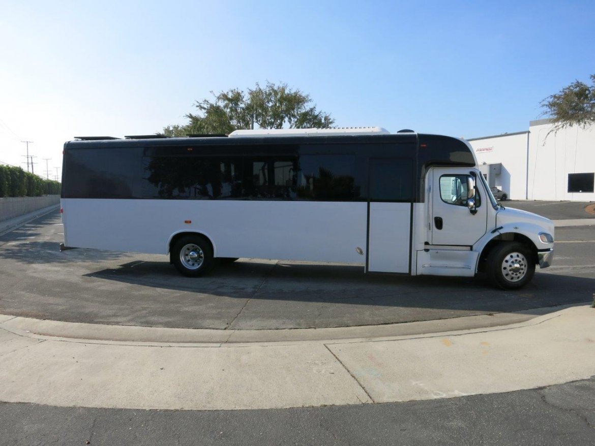 Used 2014 Freightliner M2 106 RV Bus For Sale