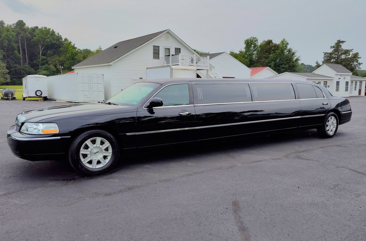 Used 2011 Lincoln Town Car Executive