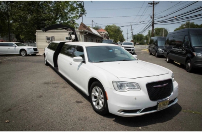 2016 Chrysler 300 stretch Limousine For Sale