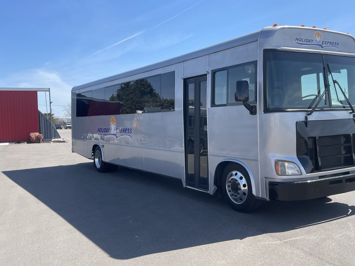 Used 2013 Freightliner MBC Front Engine Commercial Bus Limo Bus For Sale