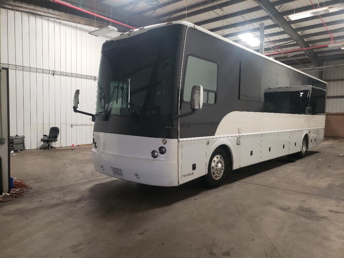 Used 2008 Freightliner 40 passenger party bus Limo Bus