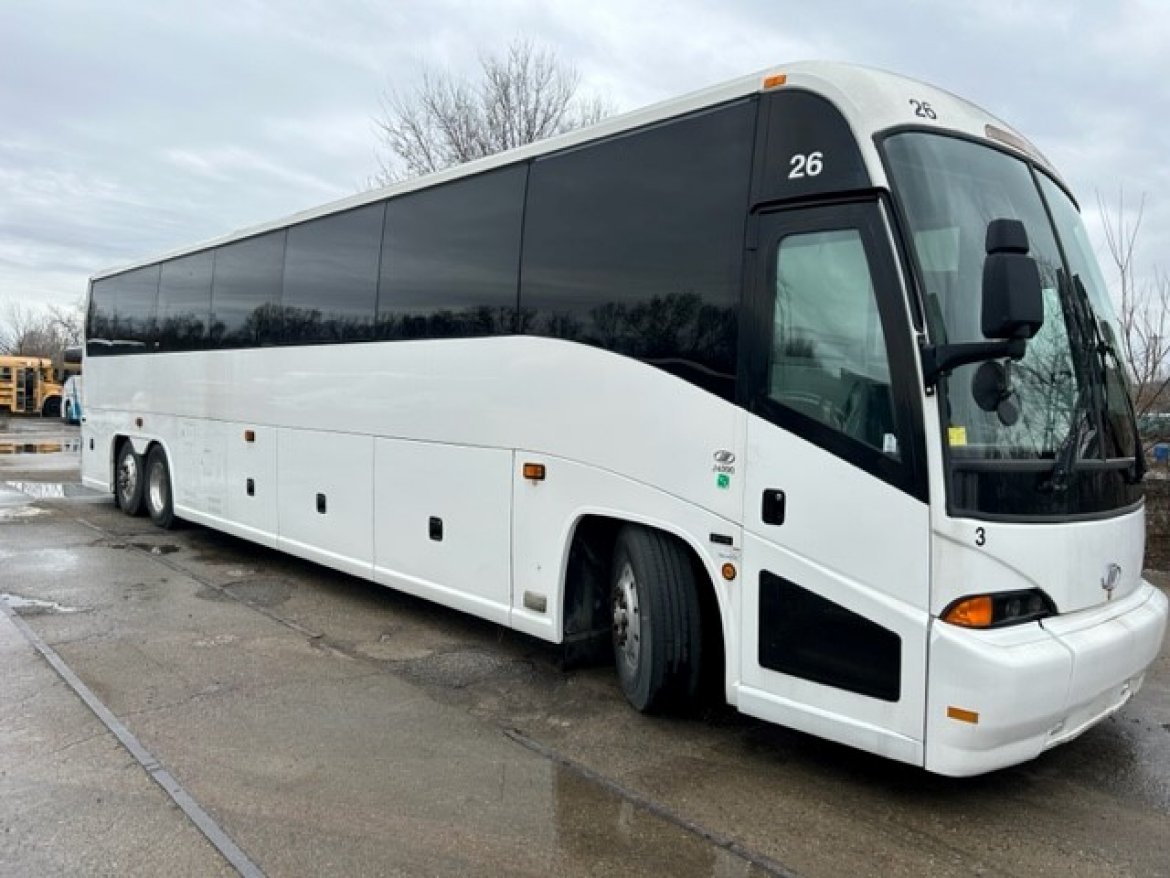 Used 2006 J4500 Motorcoach For Sale by MCI