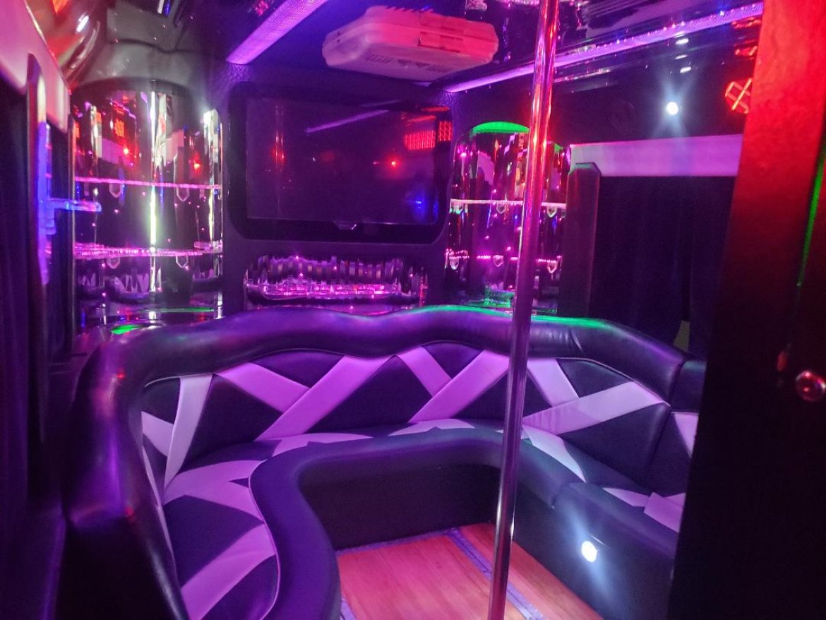 Used 2008 Freightliner 40 passenger party bus Limo Bus