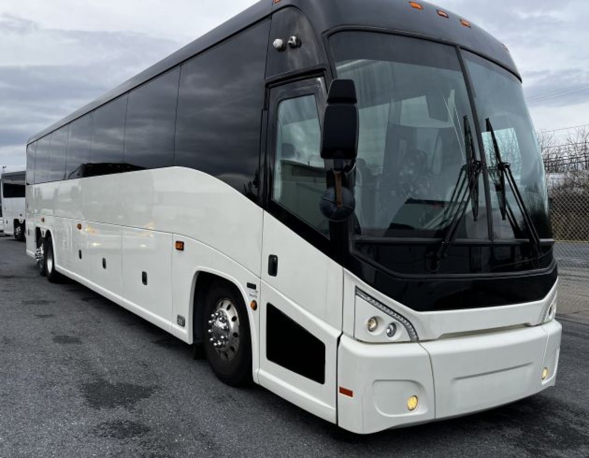 Used Global Limo & Bus Sales 2015 MCI J4500 12.8L Diesel Highway Coach For Sale