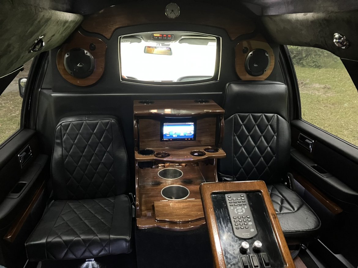 The Mobile Office SUV by LimousinesWorld
