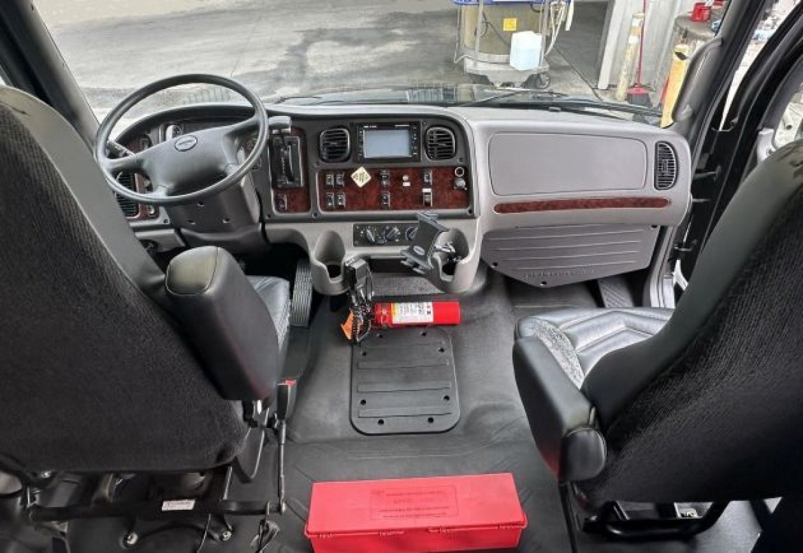 Used 2015 Freightliner M2 Executive Shuttle