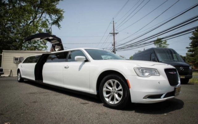 2016 Chrysler 300 stretch Limousine For Sale