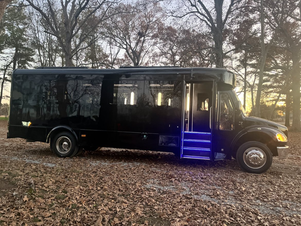 Used 2015 Glaval Bus Legacy Limo Bus