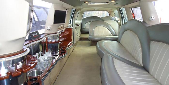 13755_excursion-limo-globallimos-interior.jpg