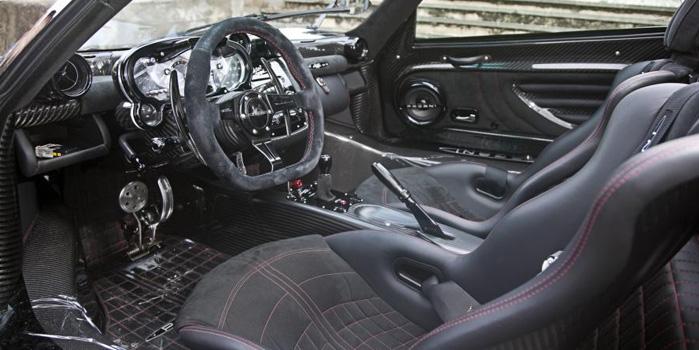 Pagani Zonda Cinque Rental (Interior)