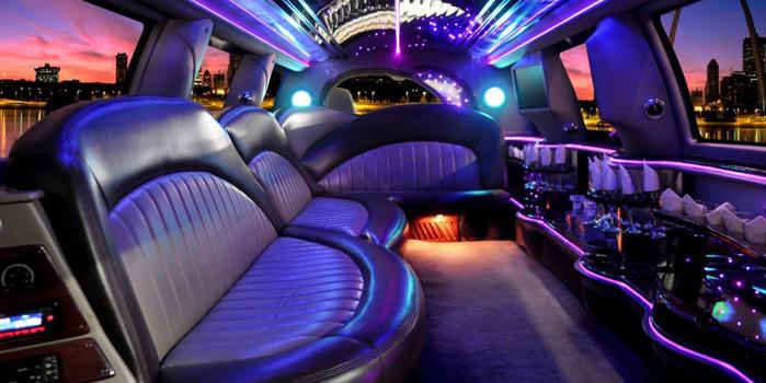 Lincoln Navigator Limo Rental (Interior)