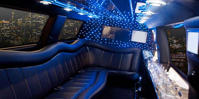 Lincoln Navigator Limo Rental (Interior)