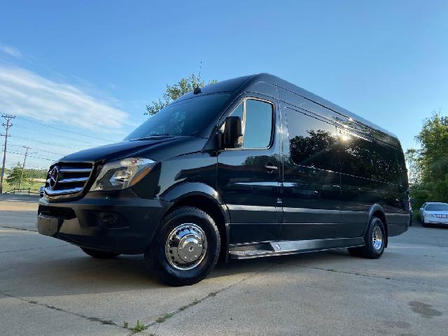 First Class Limousine & Party Bus Mercedes-Benz Sprinter